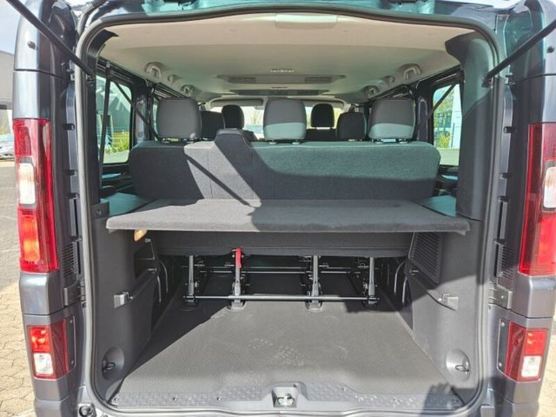 Nissan Primastar Kombi 2,8t Tekna 8 Sitze