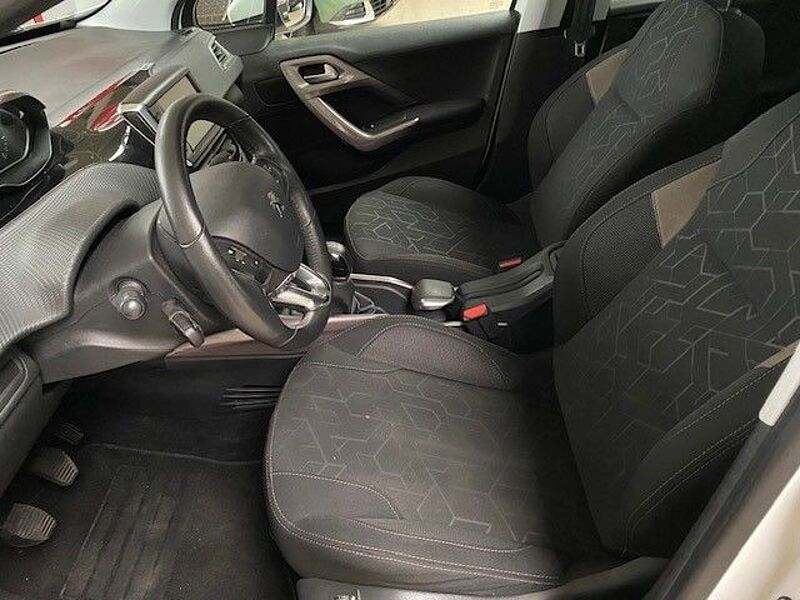 Peugeot 2008 Active 1.2 PureTech 110 Sitzheizung Klimaan